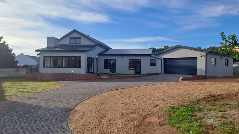 4 Bedroom Property for Sale in Stilbaai Wes Western Cape